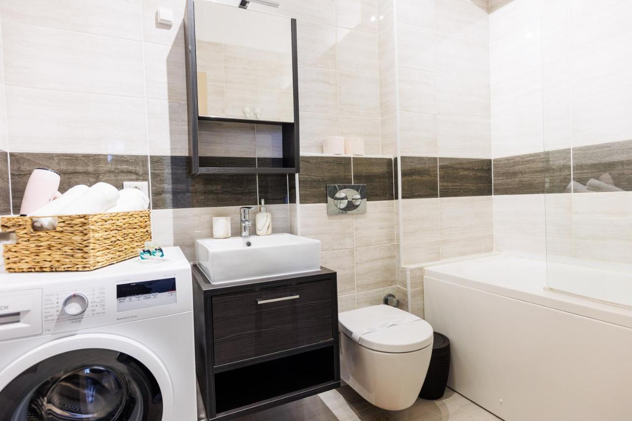 Touchdown Apartment Near Bucharest Airport Otopeni Kültér fotó